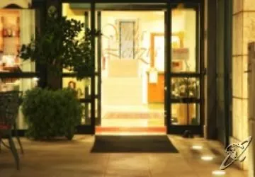 莱蒂齐亚别墅酒店 3*