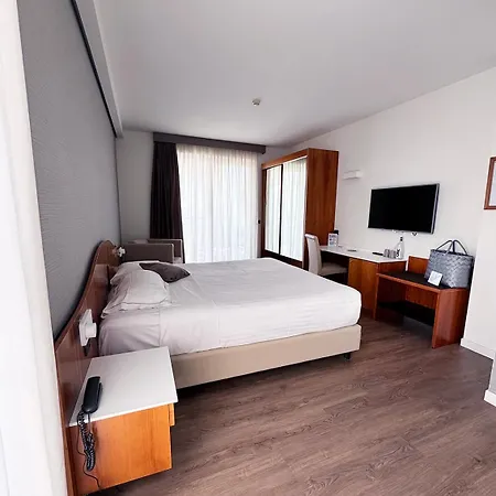 Hotel Letizia 3*